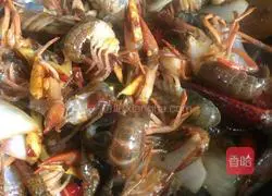 Illustration of how to make spicy crayfish 2