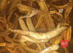 Illustration of how to make braised pork with dried radish 1