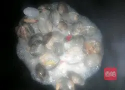 Illustration of how to stir-fry clams 6