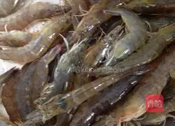 Illustration of how to make sweet and sour shrimp 1