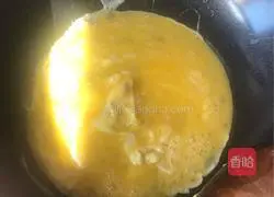 Illustration of how to make scrambled eggs with zucchini 2