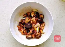 Illustration of how to steam mushrooms and wing roots 5