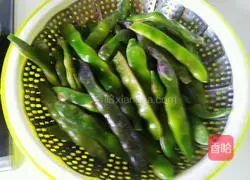 Illustration of how to make bacon stewed with beans 2