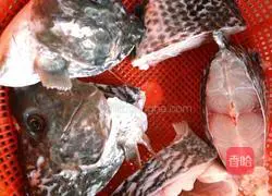 Illustration of how to make carrot fish 1