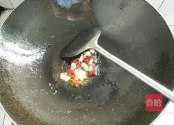 Illustration of how to stir-fry long beans with minced meat 7