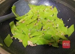 Illustration of how to make minced meat and stir-fried lettuce slices 6