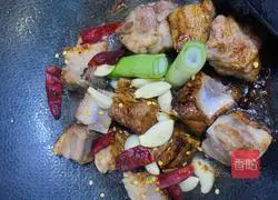 Braised in brown sauce Illustration of how to make pork ribs and potatoes 9