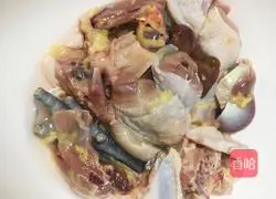 Illustration of braised chicken nuggets 1