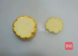 Illustration of how to make pumpkin steamed eggs 1