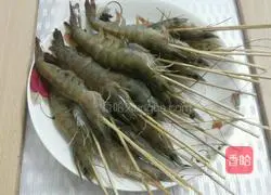 Illustration of how to make salt-baked shrimp 4