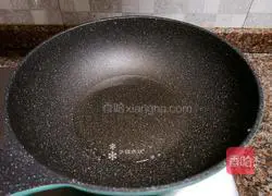 Illustration of how to make chrysanthemum scrambled eggs 10