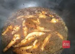 Illustration of how to make spicy chicken feet 12