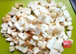 Illustration of how to cook diced chicken with king oyster mushrooms 5