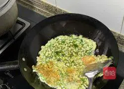 Sophora japonica scrambled eggs recipe illustration 3