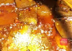 Illustration of how to stir-fry duck blood with kimchi 6