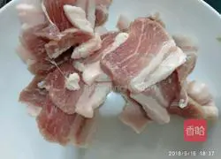 Illustration of how to make fried pork belly with dried mushrooms 2