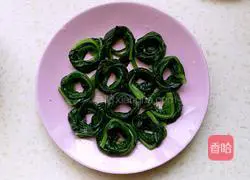 Illustration of how to make spinach stuffed quail eggs 2