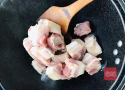 Fresh fruit Illustration of grandma's braised pork recipe 7