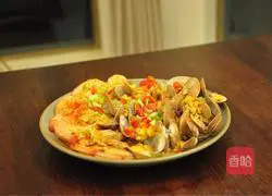 Illustration of how to make steamed seafood with garlic 15