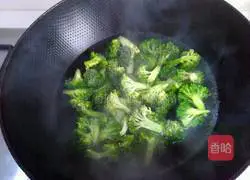 Illustration of how to make stir-fried broccoli 2