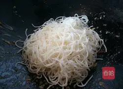 Illustration of how to make fried pumpkin noodles 10
