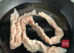 Illustration of how to make fat sausage 1