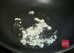 Recipe for stir-fried chrysanthemum with red ginseng Illustration 4