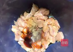 Illustration of how to make skewers of chicken, fruits and vegetables 2