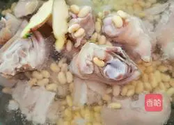 Soybean braised pig's trotters recipe 2