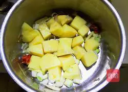 Illustration of how to make abalone stewed with potatoes 7