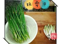 Illustration of how to make scallion and pork dumplings 2