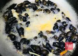 Illustration of how to braise long-tubed snails with dregs and vinegar 4
