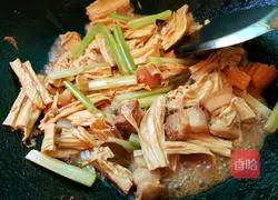 Illustration of how to make yuba roasted pork 7