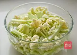 Illustration of how to make stir-fried organic cauliflower 1