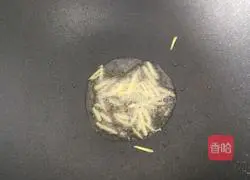 Illustration of how to stir-fry razor clam meat with dried beans 7