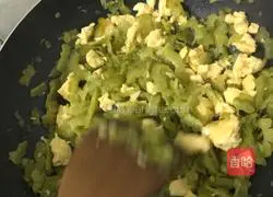 Bitter Melon Scrambled Egg Recipe Illustration 8