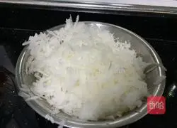 Illustration of how to make Hakka carrot balls 1