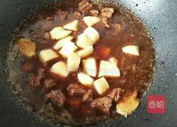 Illustration of braised beef and stewed potatoes 8