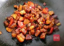 Illustration of how to stew beef brisket with tomatoes and fungus 4