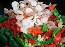 Illustration of how to make stir-fried chicken with water chestnuts 12