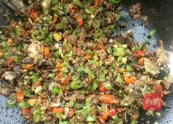 Illustration of how to make minced pepper fish 5