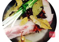 Style braised pork with pickled vegetables Illustration of how to do it 1