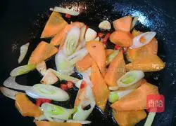 Illustration of how to cook chicken legs with chili pepper 10