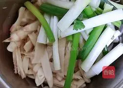 Illustration of how to make strange-tasting finger-sucking crayfish 3