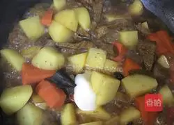 Illustration of how to make potato beef 5