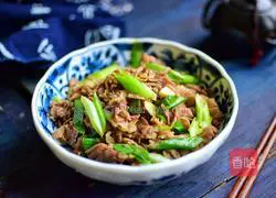 Illustration of how to stir-fry mutton with green onions 10