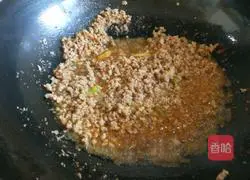 Illustration of how to stir-fry minced meat with garlic moss 6