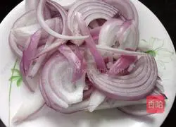 Illustration of how to make fried chicken intestines with onions 2