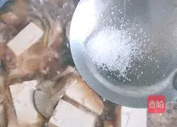 Illustration of how to make mushroom stewed tofu 9