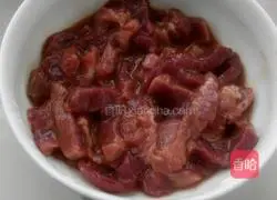 Illustration of how to make fried beef with colored pepper 5